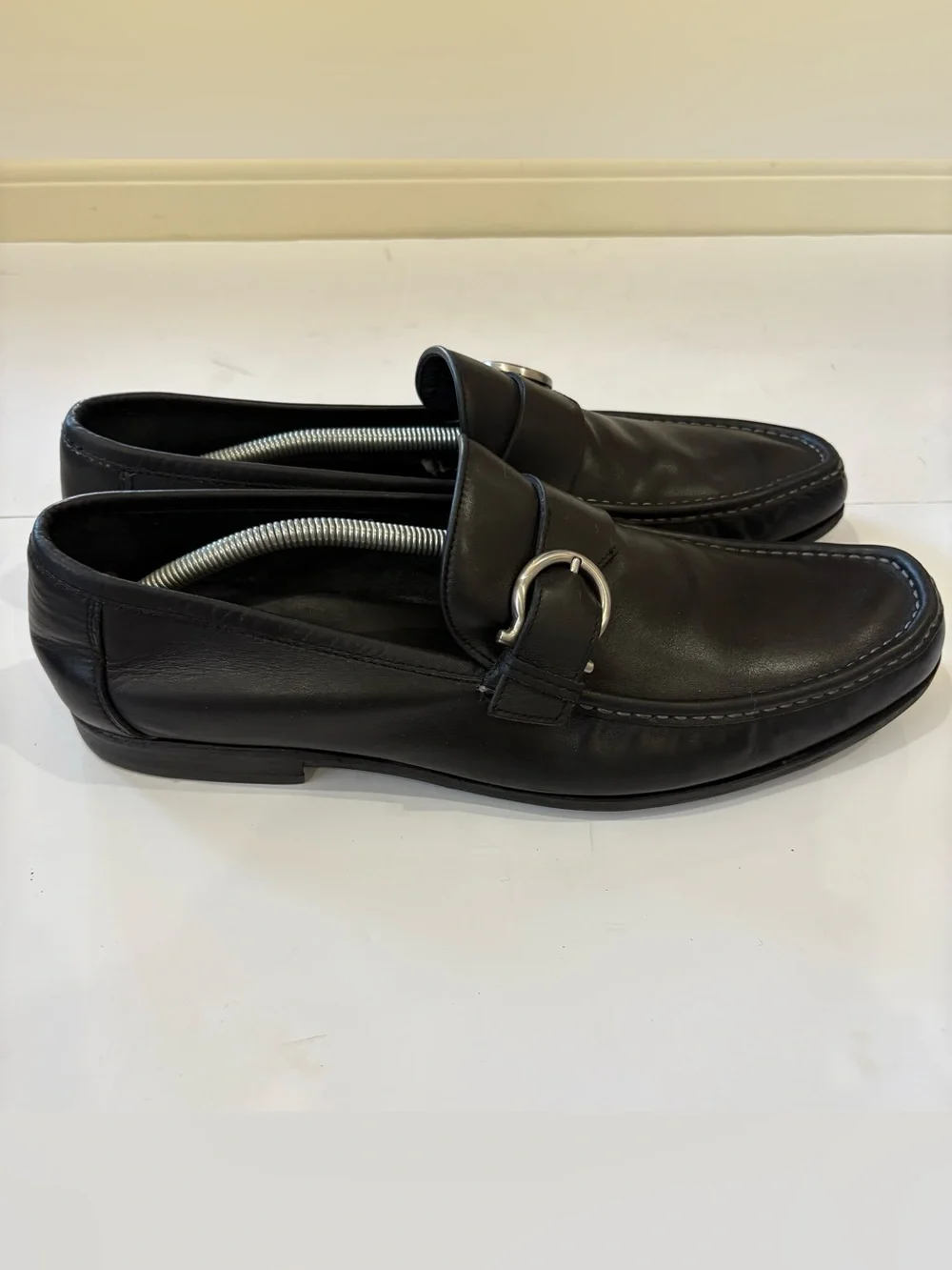 Salvatore Ferragamo Men’s Approx 10.5 Black Leather Gancini Buckle Loafers Italy